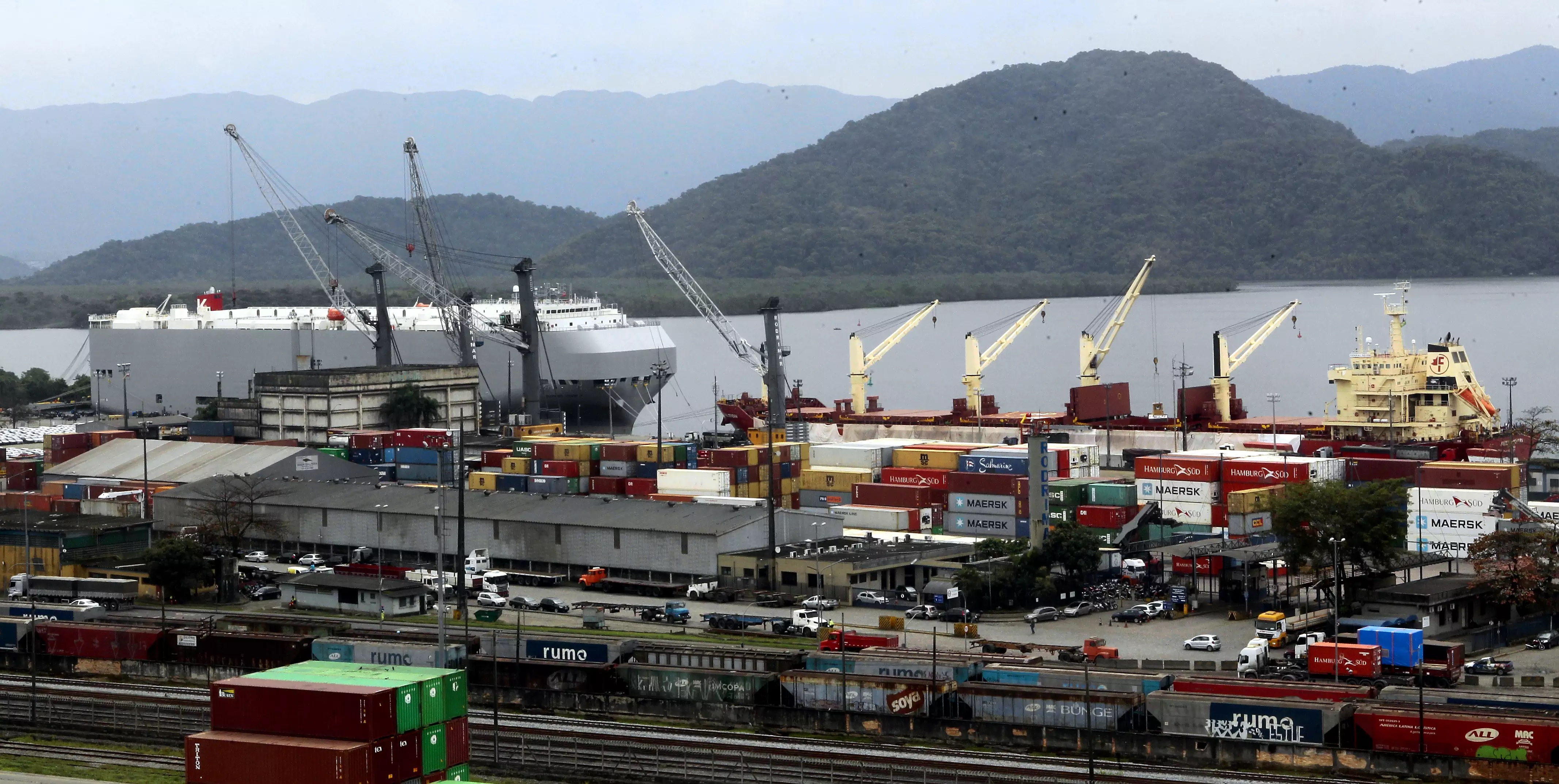 A Tribuna: Governo planeja leilão de novo terminal de contêineres no Saboó em Santos | ABTTC